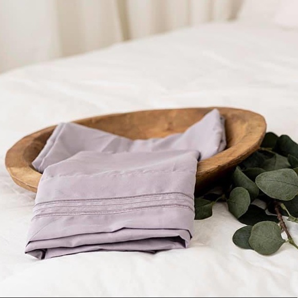 ⭐️SALE⭐️King 4pc Lavender Bedsheets - Picture 2 of 6